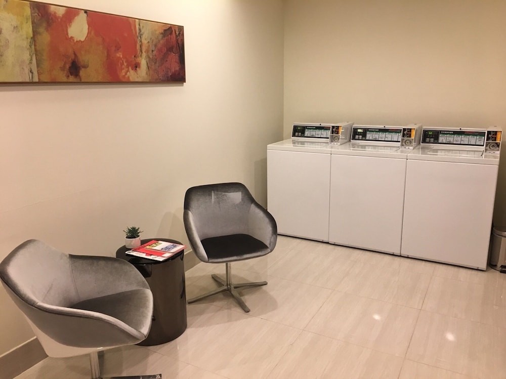 Fullon Hotel Taoyuan Airport Access Mrt A8 62/64