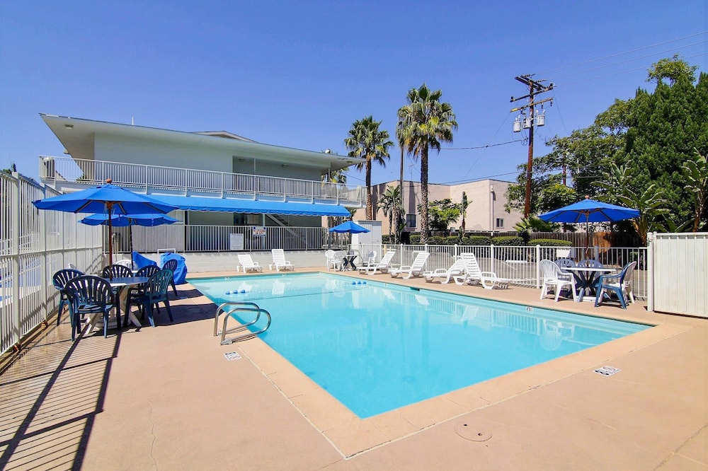 Motel6 Santa Barbara, CA - State Street 14/54
