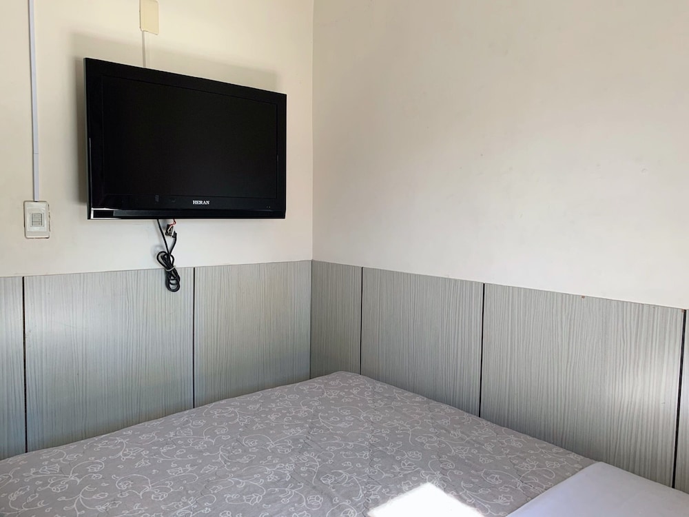 Ruei Gung Business Hotel 42/48