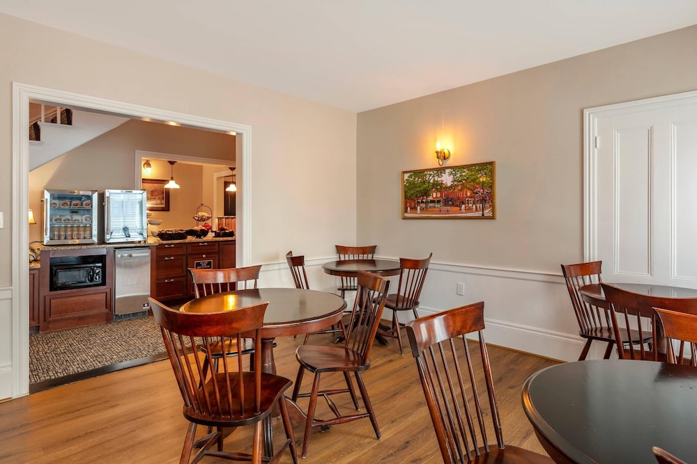 Essex Street Inn & Suites, an Ascend Collection Hotel 57/75