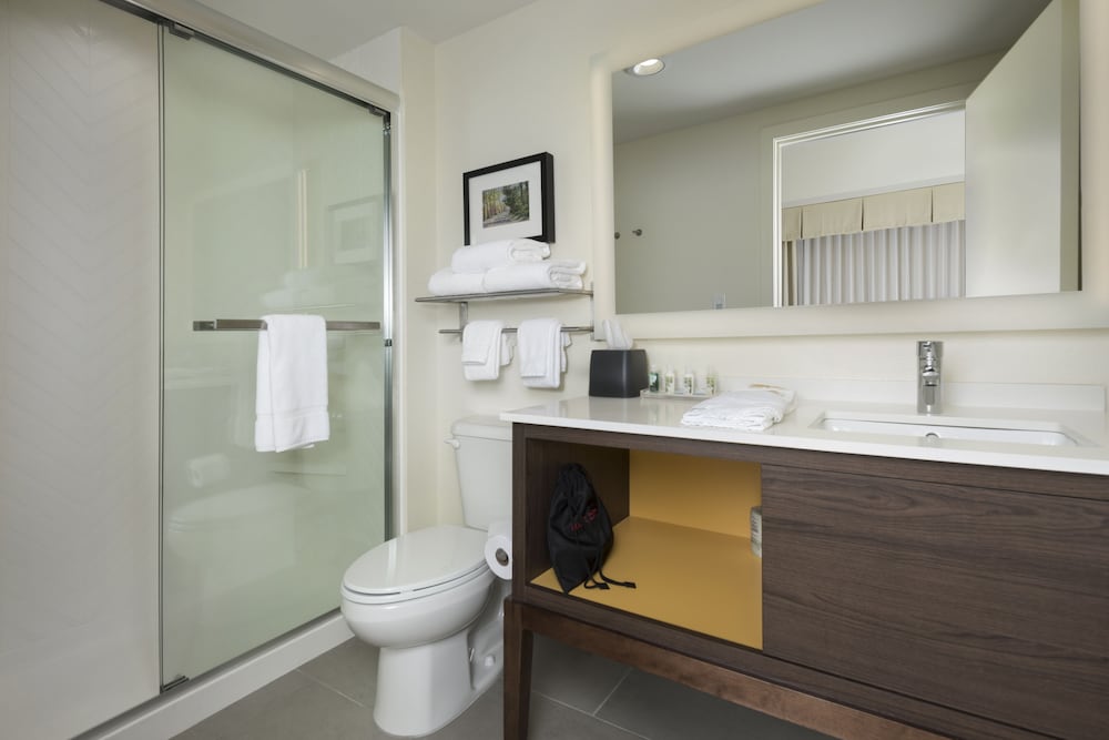 Holiday Inn & Suites Asheville-Biltmore Village Area 20/70