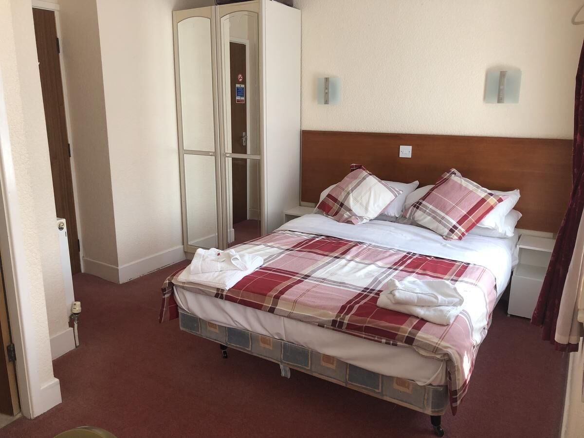 TRADITIONAL, DOUBLE BED, PARTIAL SEA VIEW