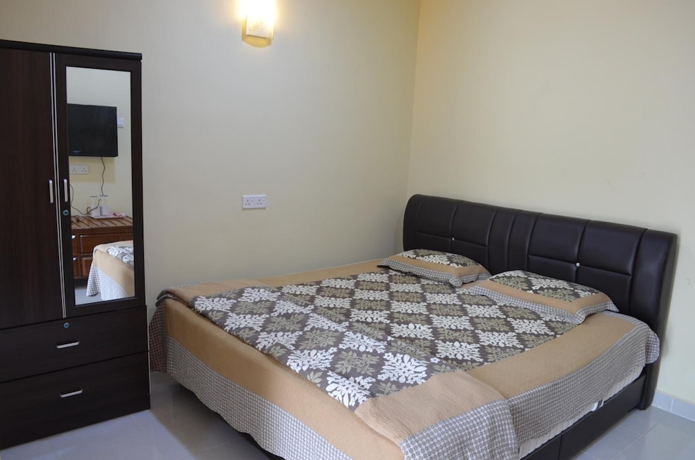 Penarak Bamboo Beach Motel 16/43
