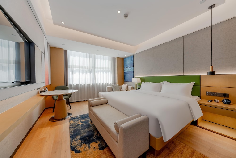 BUSINESS, KING BED