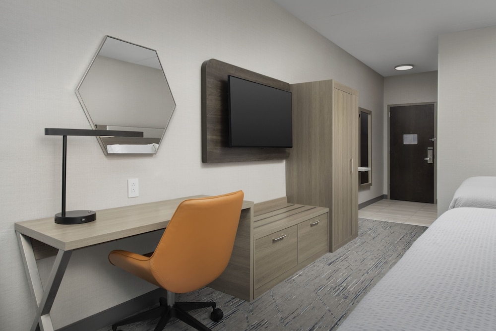 Holiday Inn Express Hoteland Suites Knoxville-Clinton 54/65