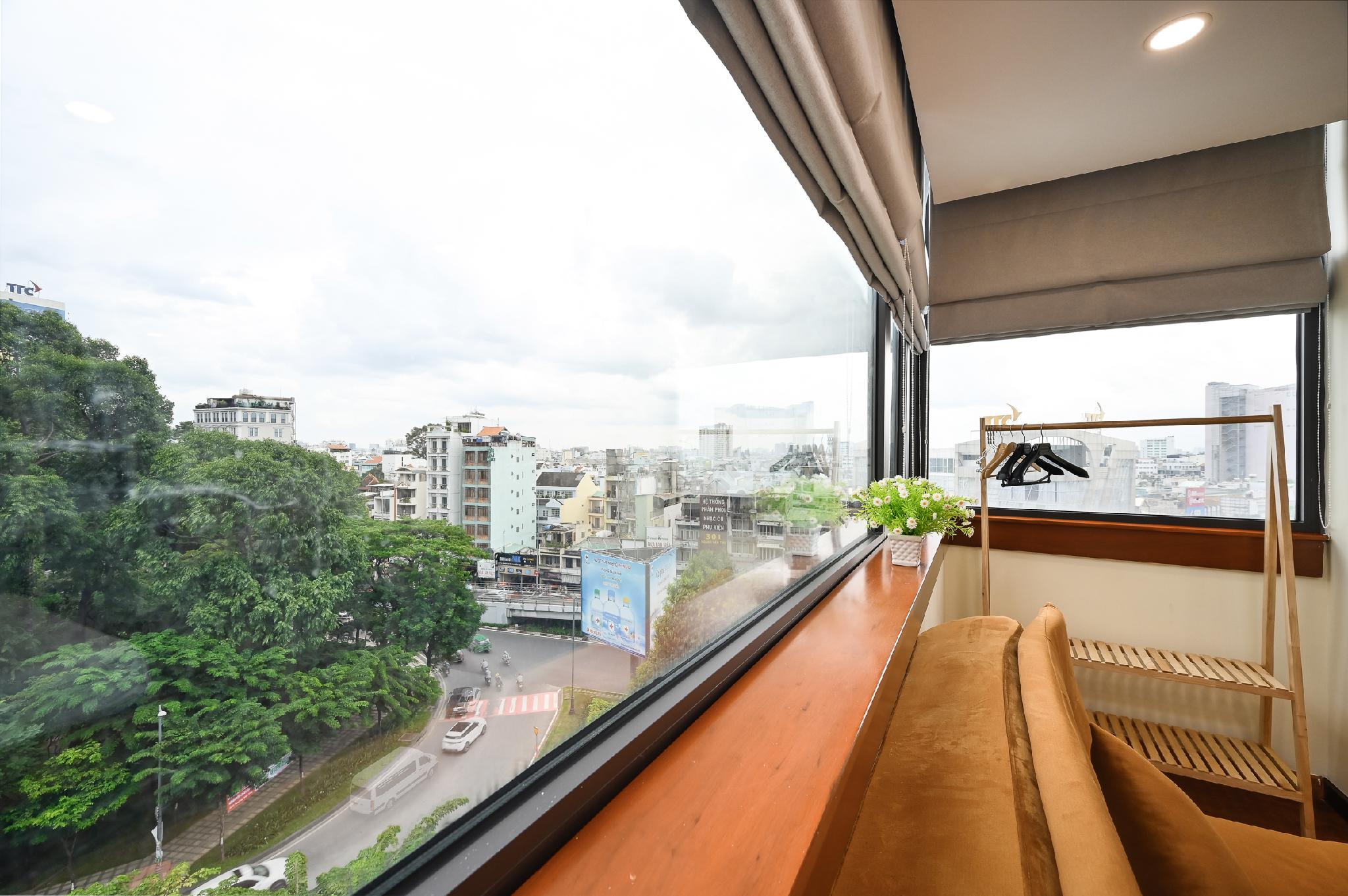 Red Sun Airport Saigon Hotel 11/40