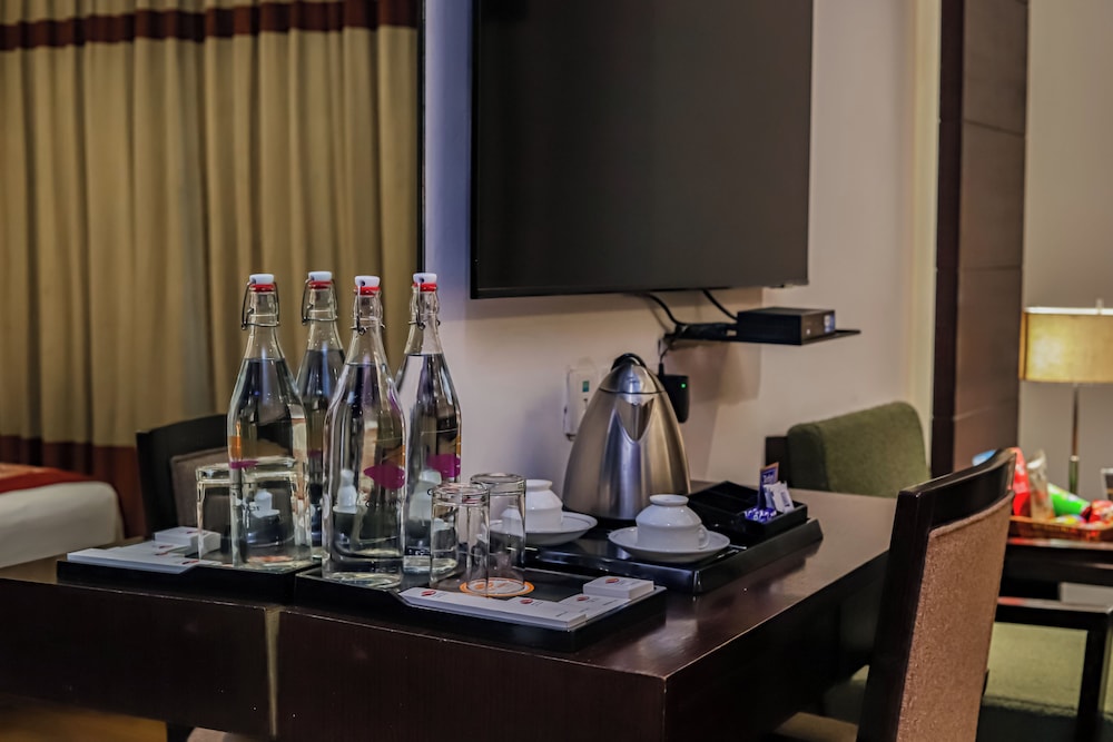 Godwin Deluxe Hotel 57/64