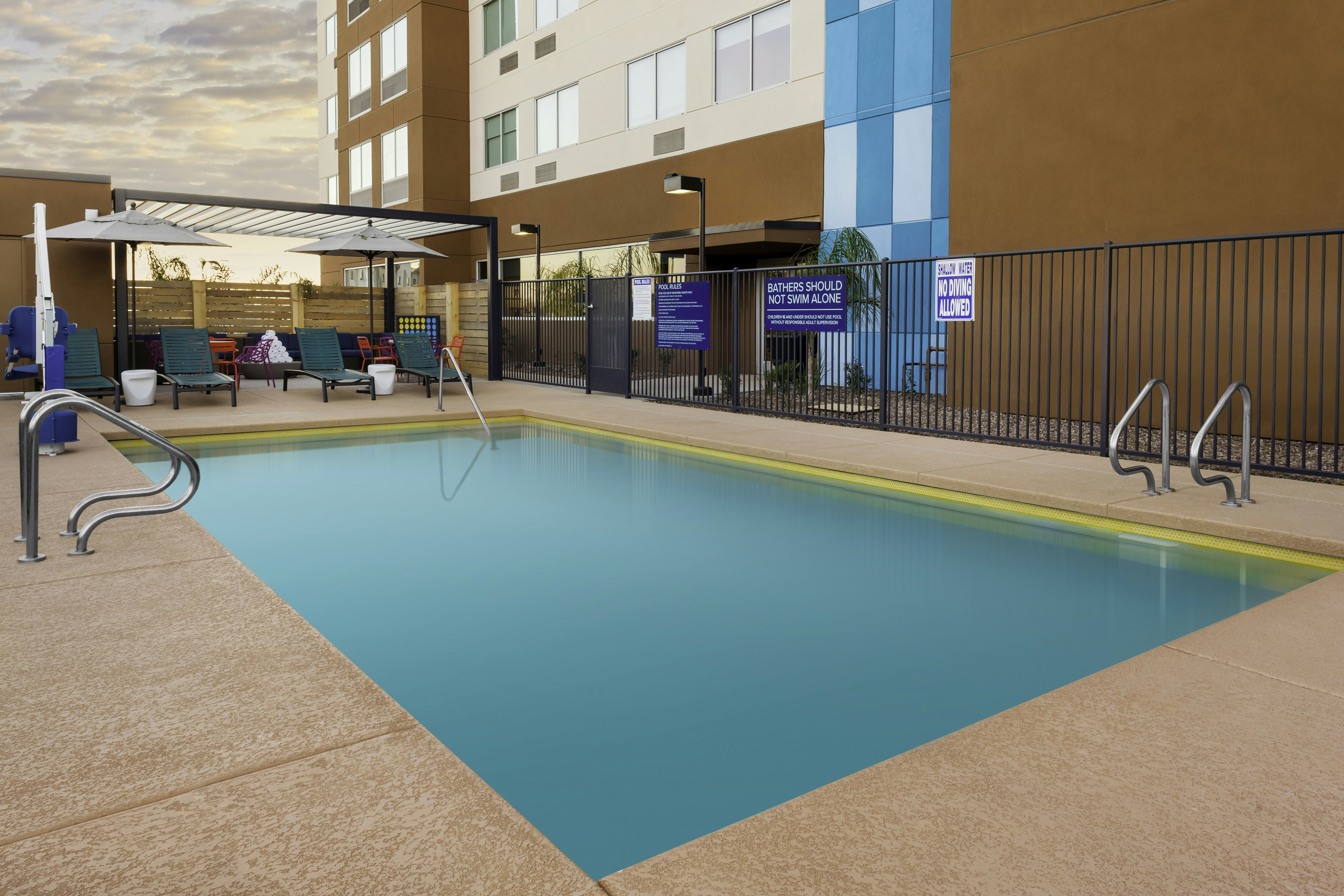 Tru By Hilton Gilbert 40/40