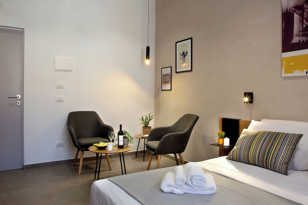 Mare Fuori Rooms 7/23
