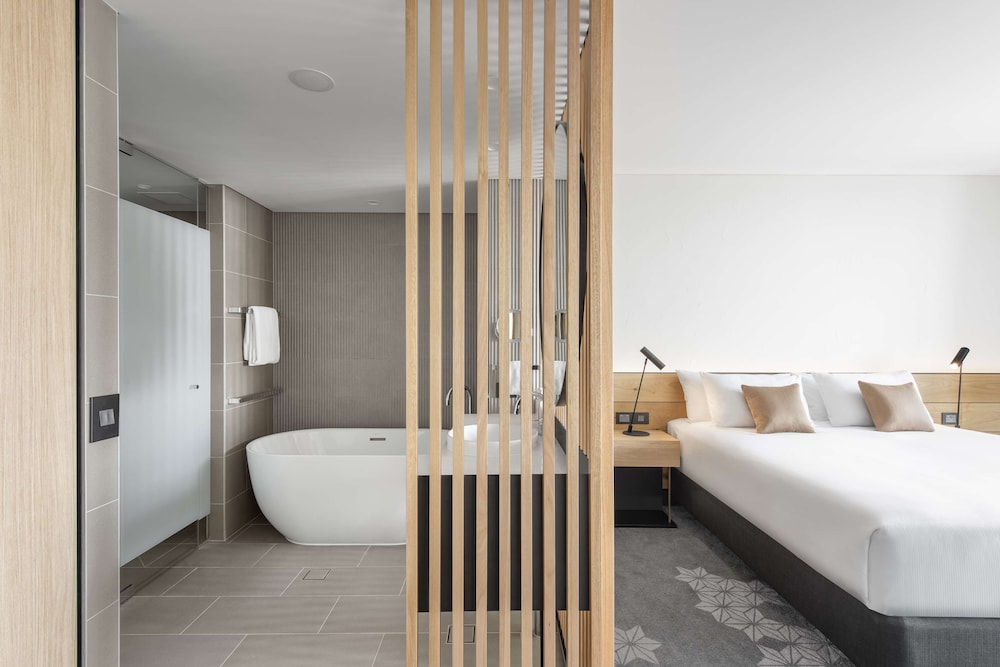 Vibe Hotel Adelaide 50/50