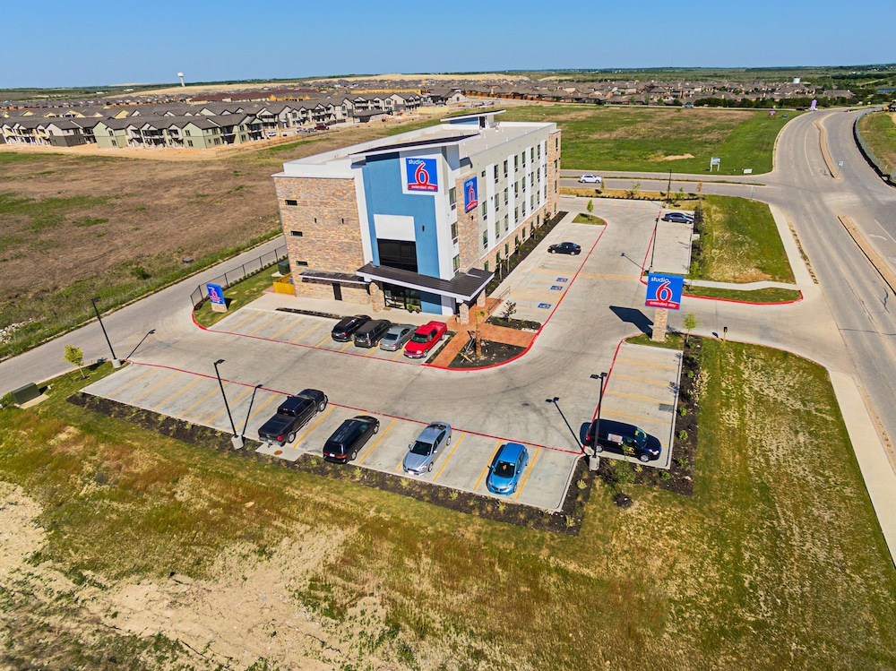 Studio6 Buda, TX 50/63