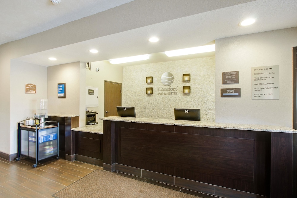 Comfort Inn & Suites Bellevue - Omaha Offutt AFB 6/42
