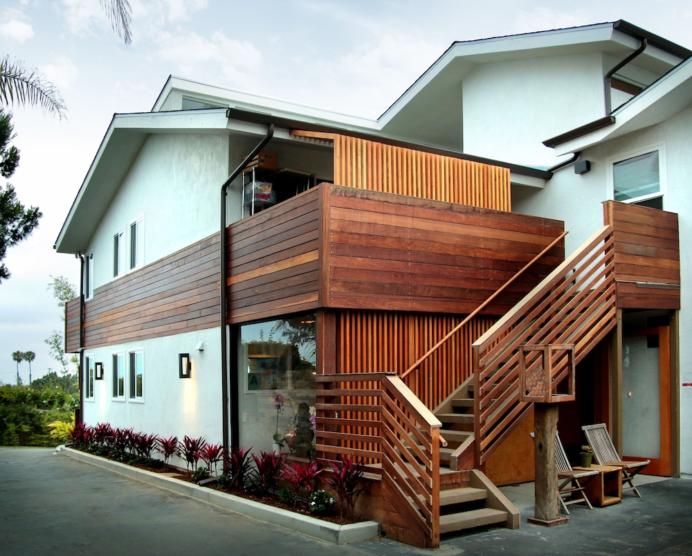 Inn at Moonlight Beach 2/75