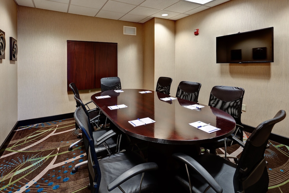 Holiday Inn Express & Suites Wichita Northwest Maize K-96 38/43