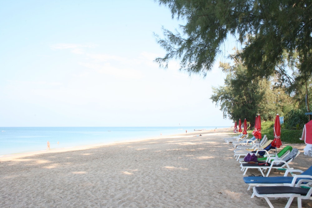 Lanta Palm Beach Resort 37/60