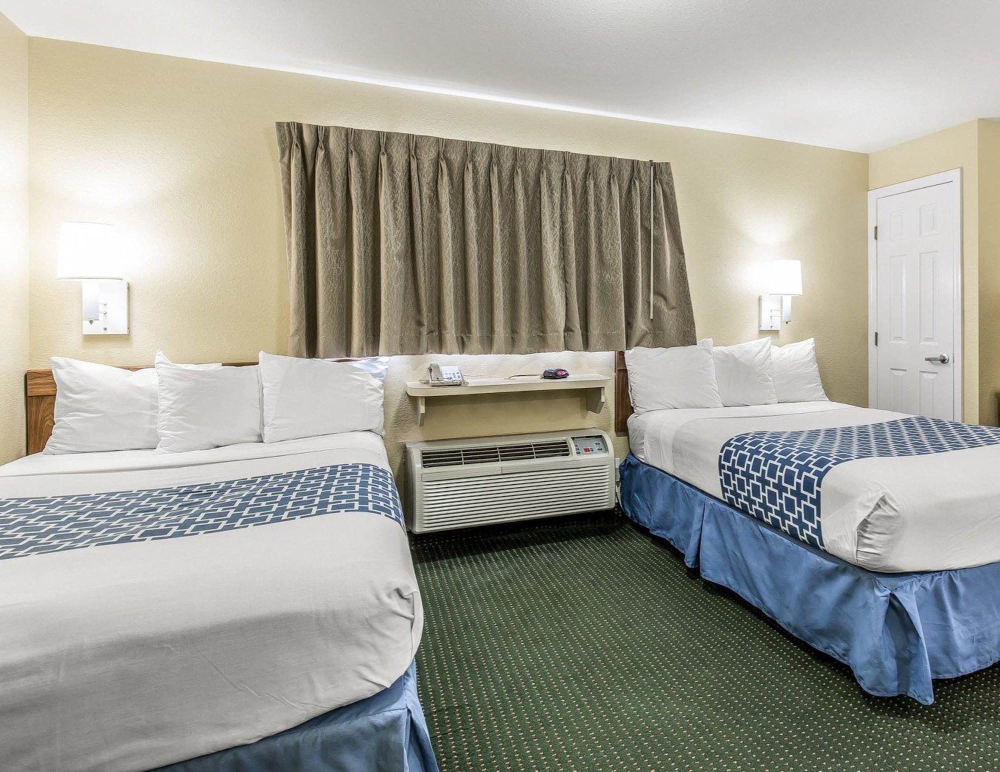 ROOM, 2 DOUBLE BEDS