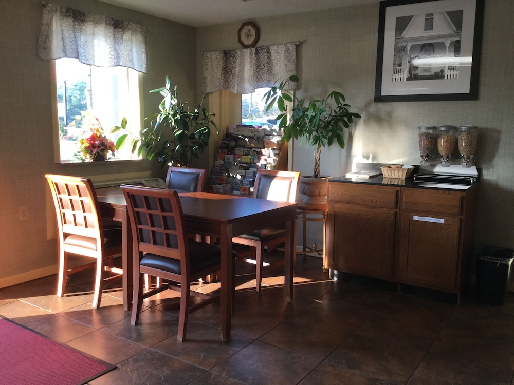 Falls Inn Newton Falls 36/43