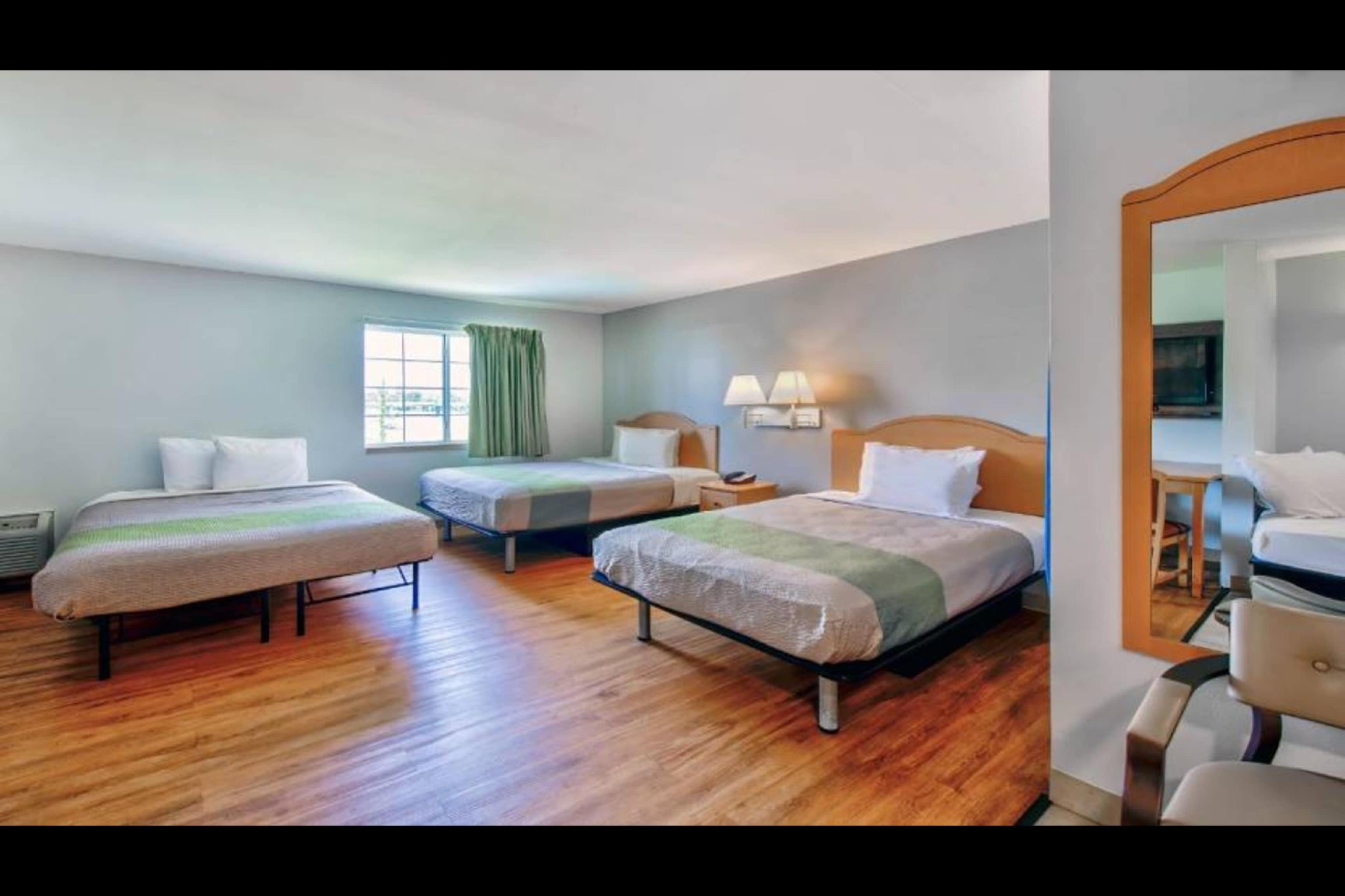 Oyo Townhouse Sulphur,LA Extended Stay I-10 7/27