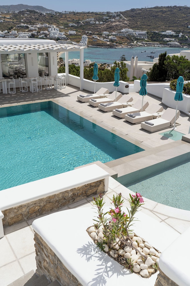Kallos of Mykonos 4/50