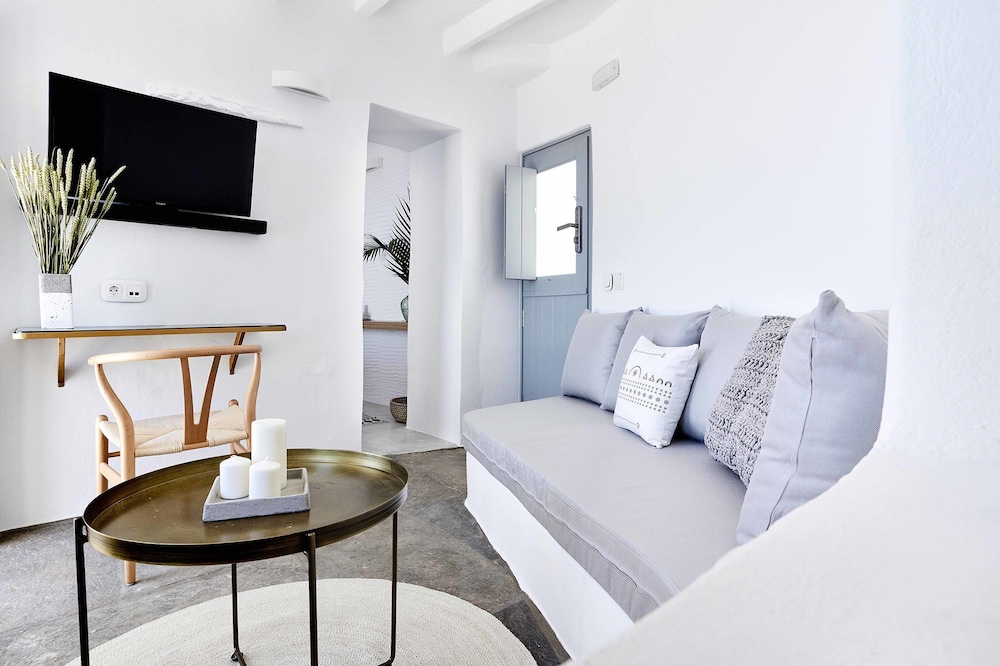 Living Theros Luxury Suites 15/50