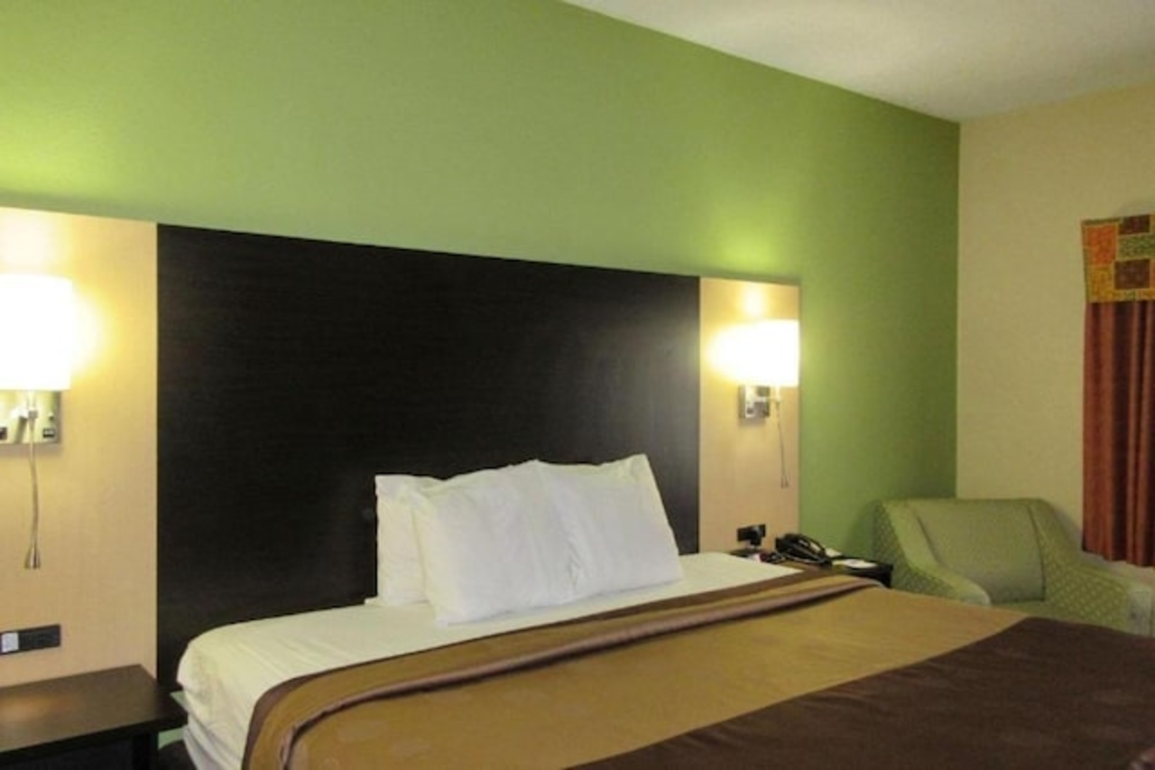 Saint Joseph Inn & Suites Benton Harbor near I-94 10/19