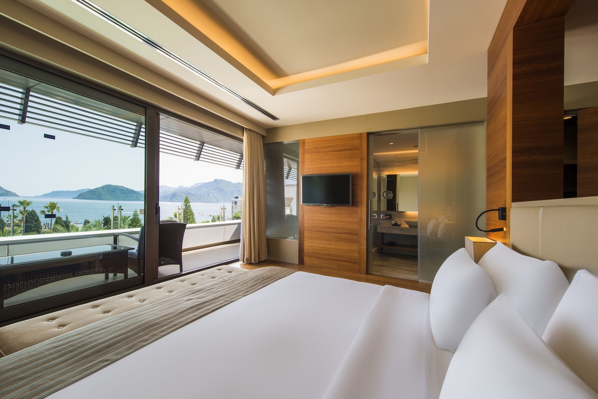 DELUXE, SUITE, SEA VIEW
