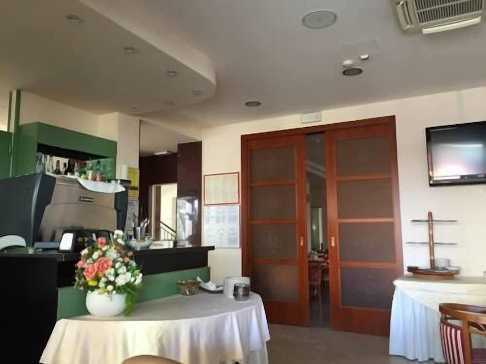 Sabra Hotel 14/35