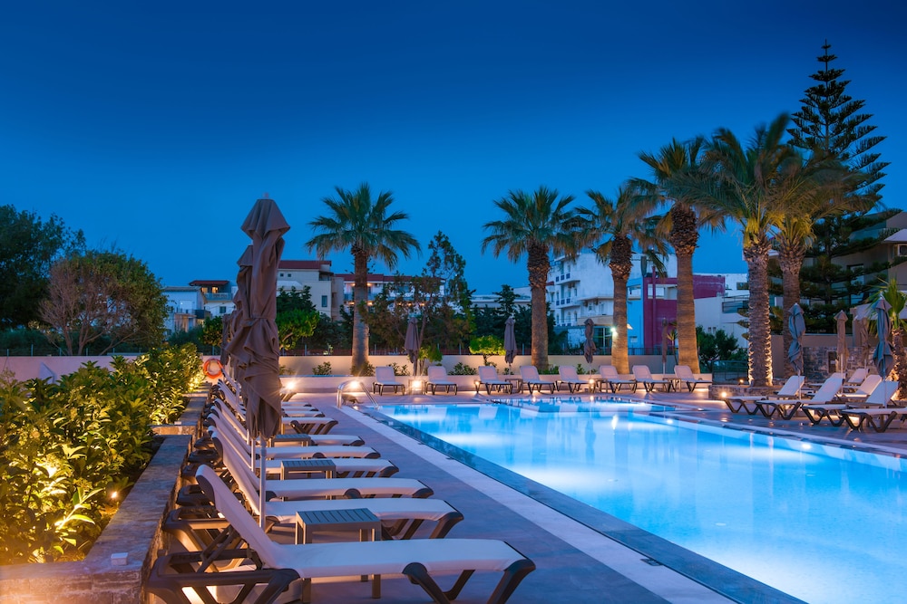 Petousis Hotel & Suites 44/50