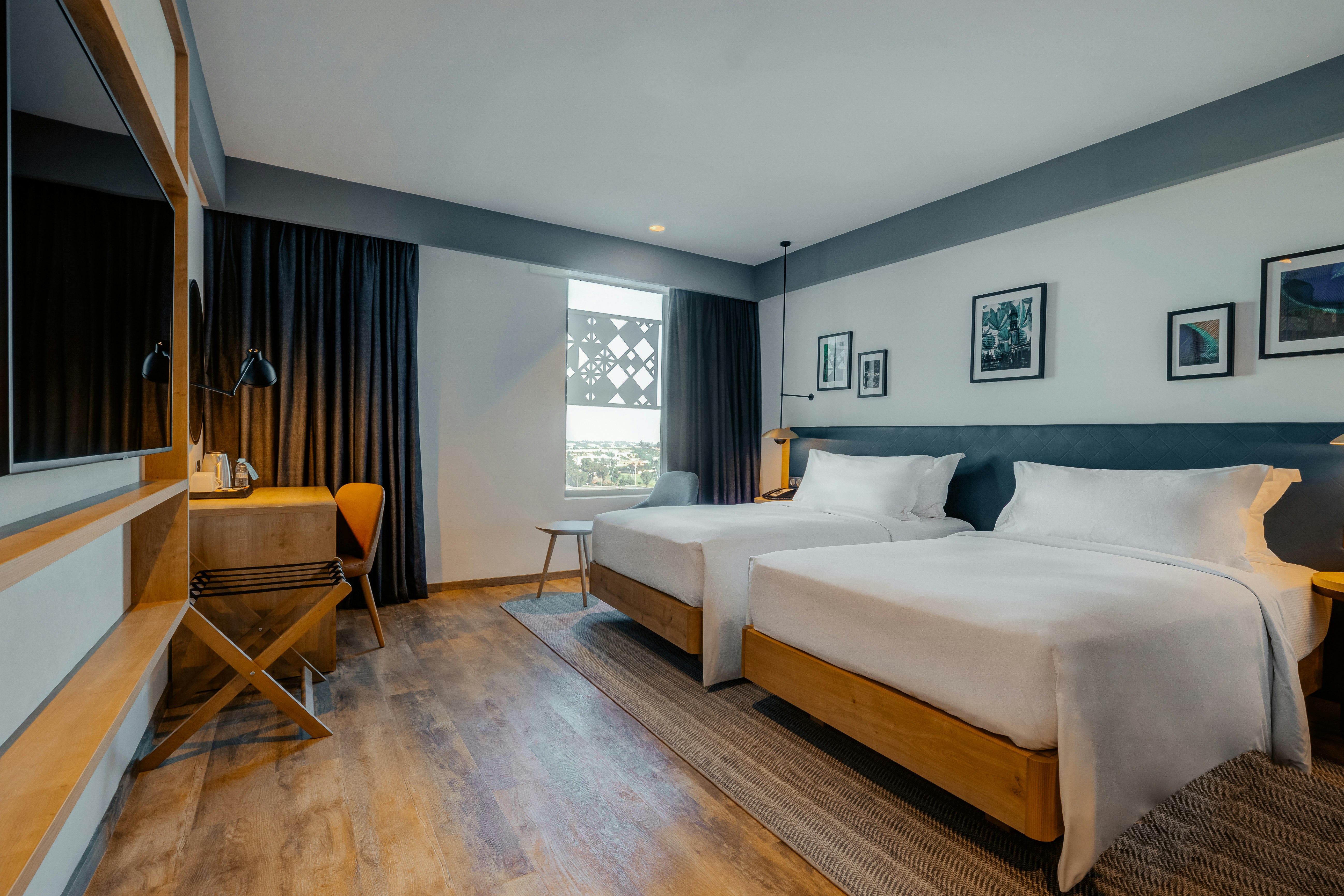 ROOM, TWIN BEDS