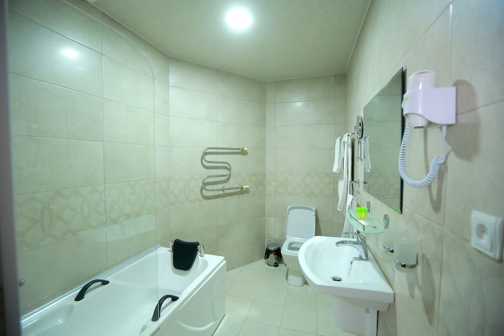 Arkanchi Hotel 46/48