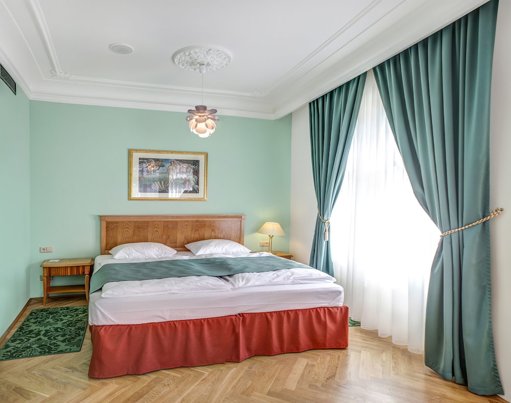 SUPERIOR, DOUBLE BED