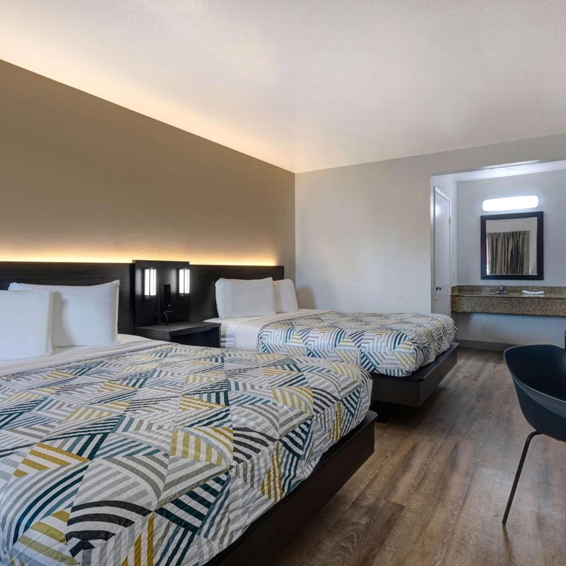 1 Queen Bed - ADA/RI Shower/Non-Smoking
