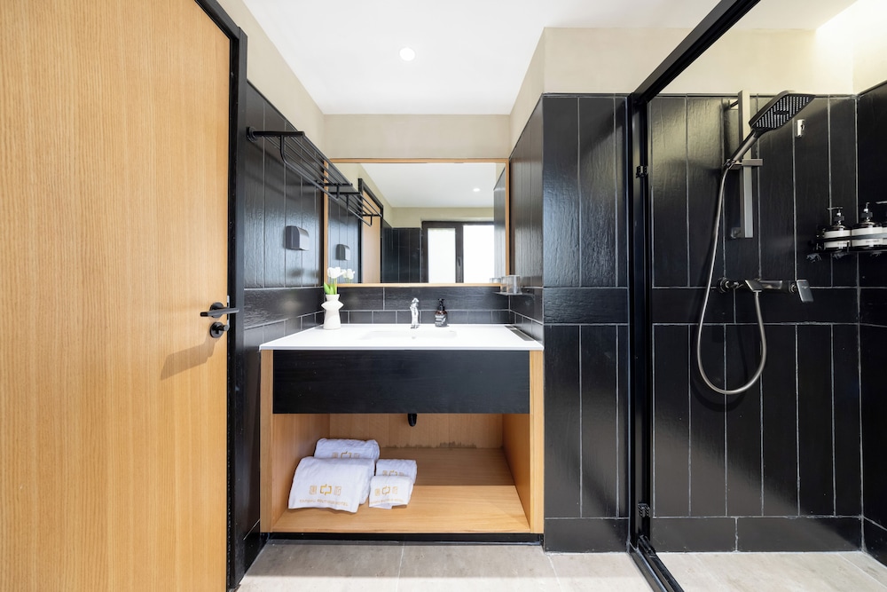 Economy, Queen Bed, No Window، Beijing Aaliyah Wang Fu Jing Forbodden City Boutique Hotel 5/5