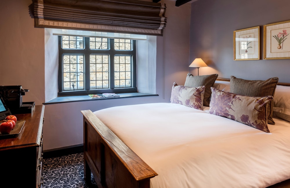 King Bed, Main House