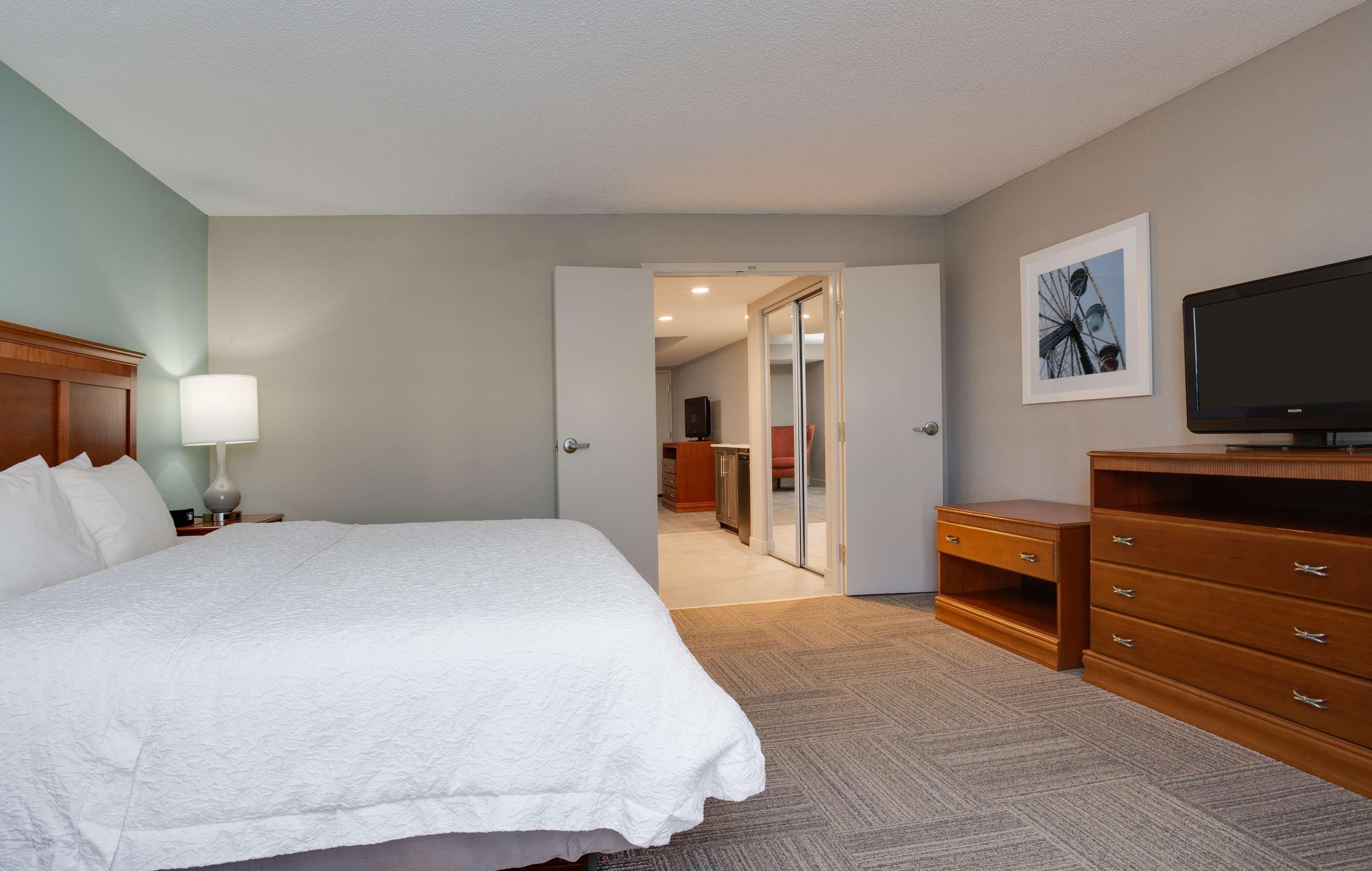 1 BEDROOM, SUITE, KING BED, SOFA