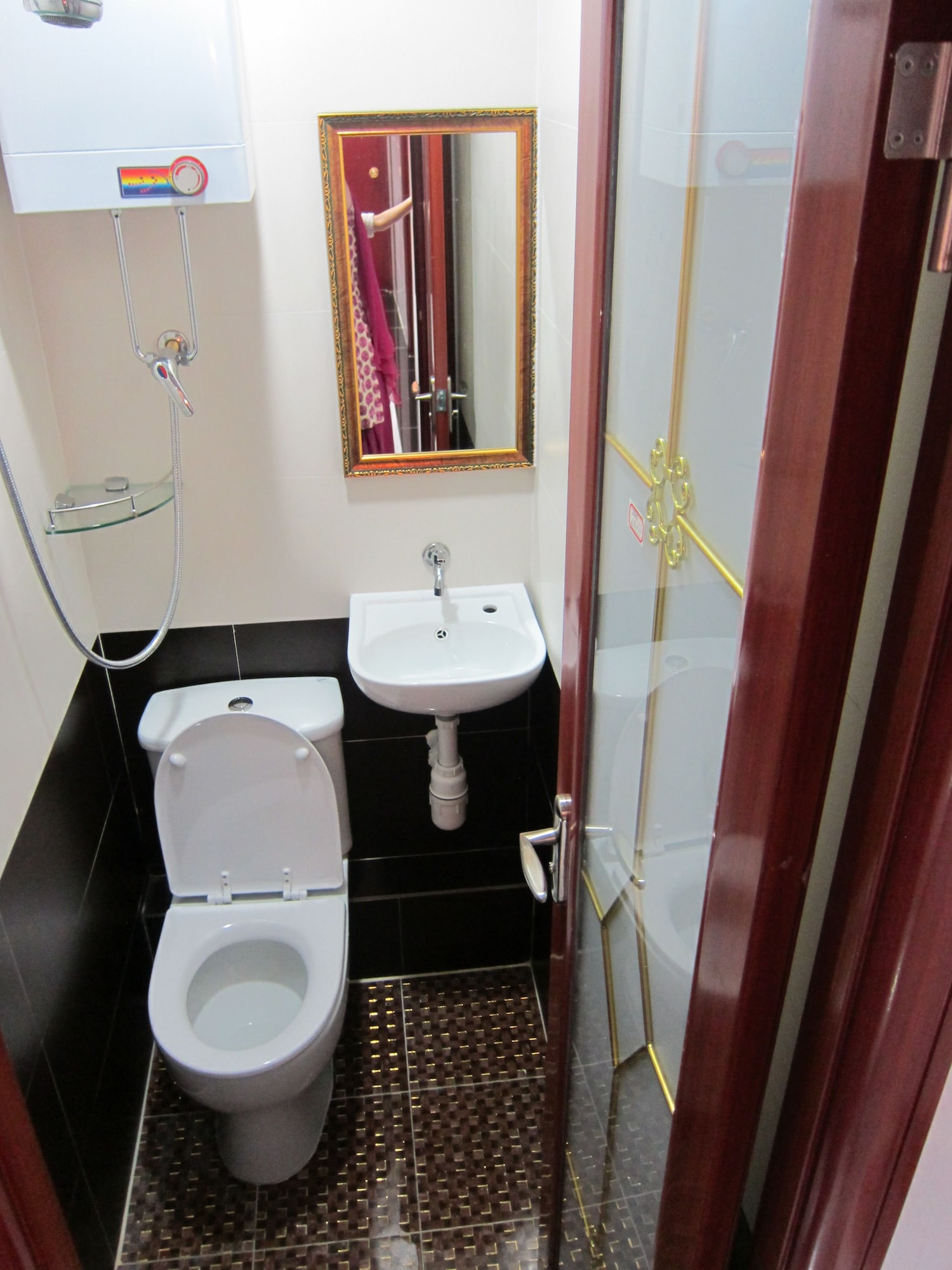 STANDARD, TWIN BEDS, PRIVATE BATHROOM