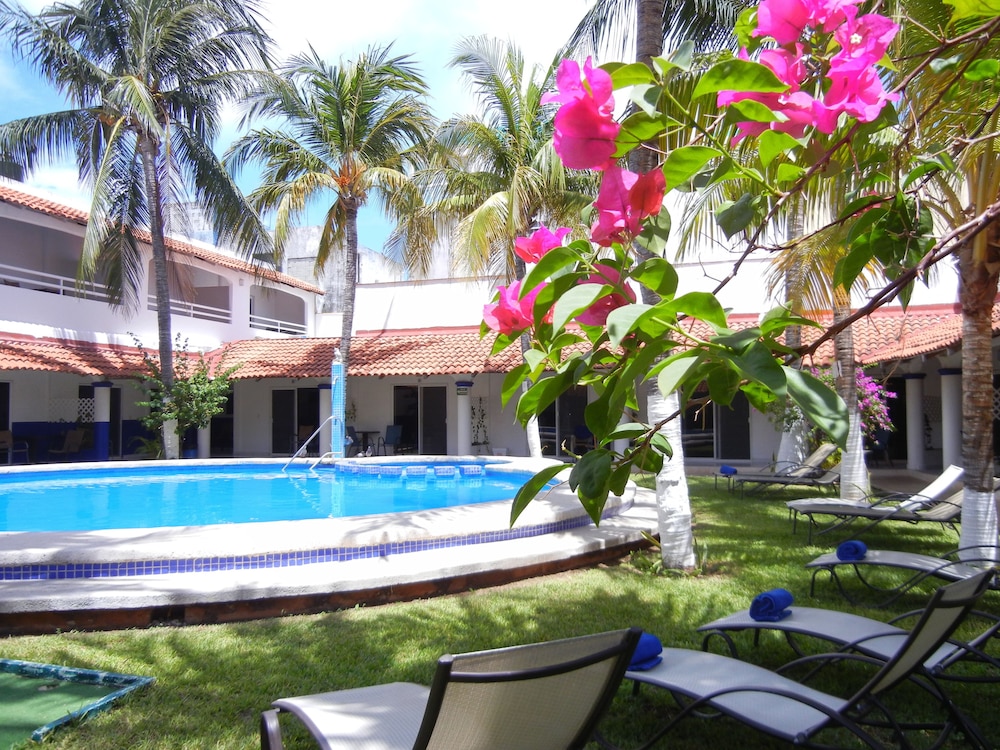 Hotel Plaza Almendros, Isla Mujeres 34/39