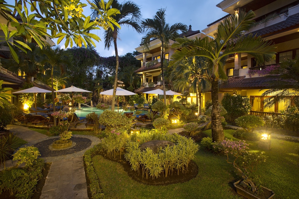 Parigata Resort Spa 66/71