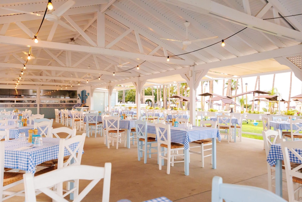 Cavo Maris Beach Hotel 34/46