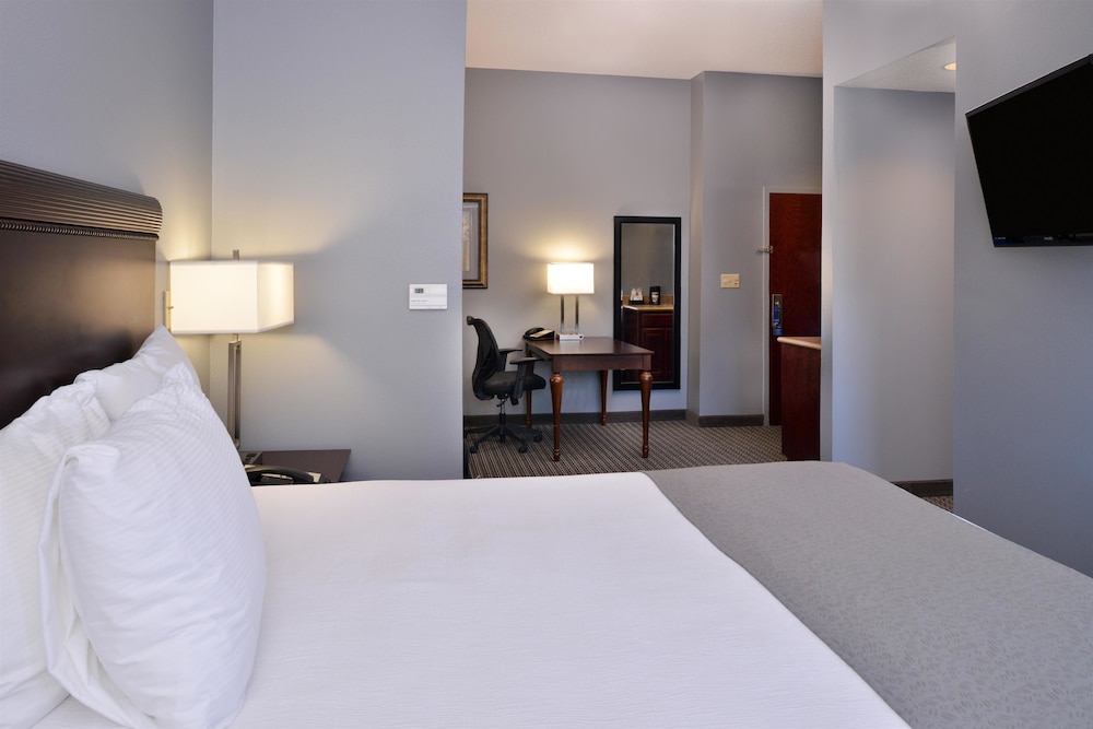 Best Western Plus Two Rivers Hotel & Suites 16/35