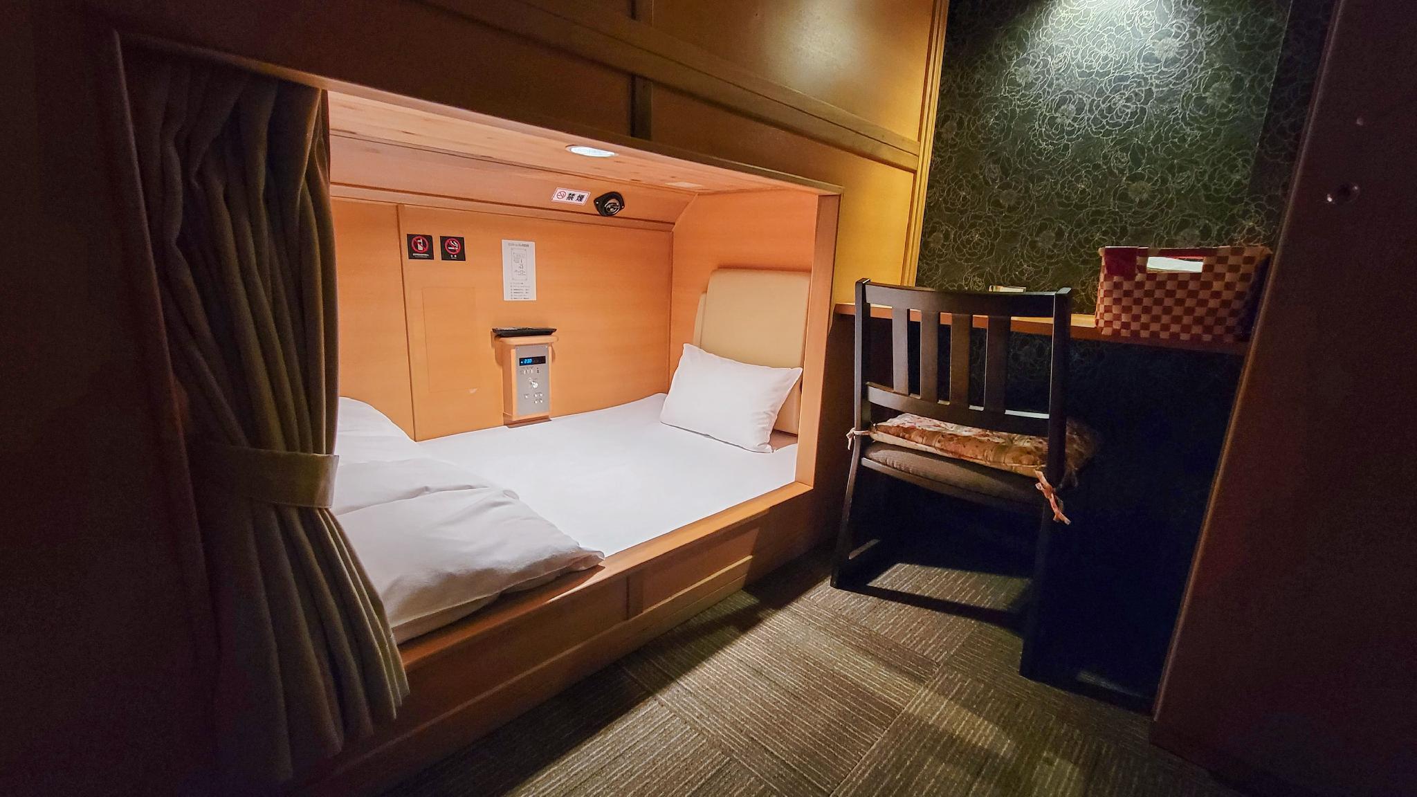 Female Dorm, Cabin, Single Bed, Low Floor
