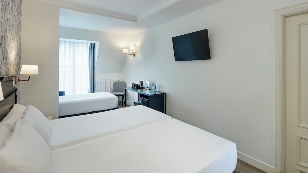 غرفة عائلية ثلاثية بثلاثة أسرّة، Sercotel Europa San Sebastian 2/2