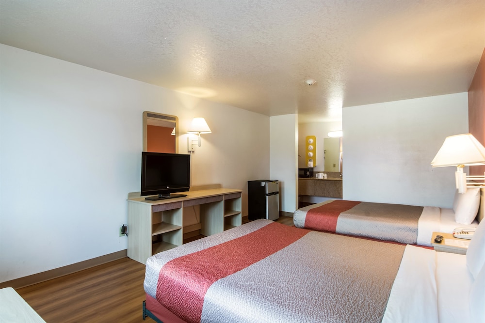 Motel6 Vancouver, WA 24/45