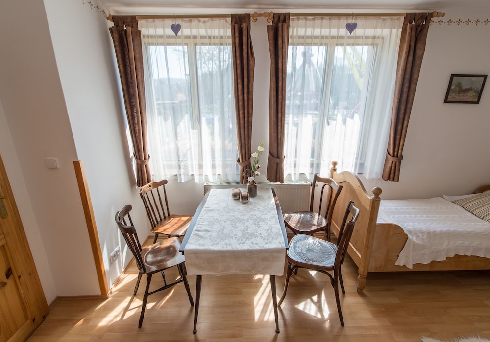 Pension Fialka 32/50