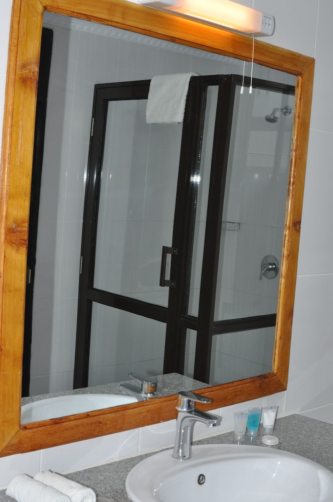 Peaks Hotel Limited 40/40