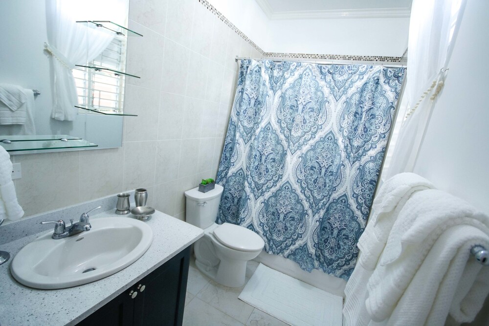Cattleyas New Kingston Guest Apartment 15/17