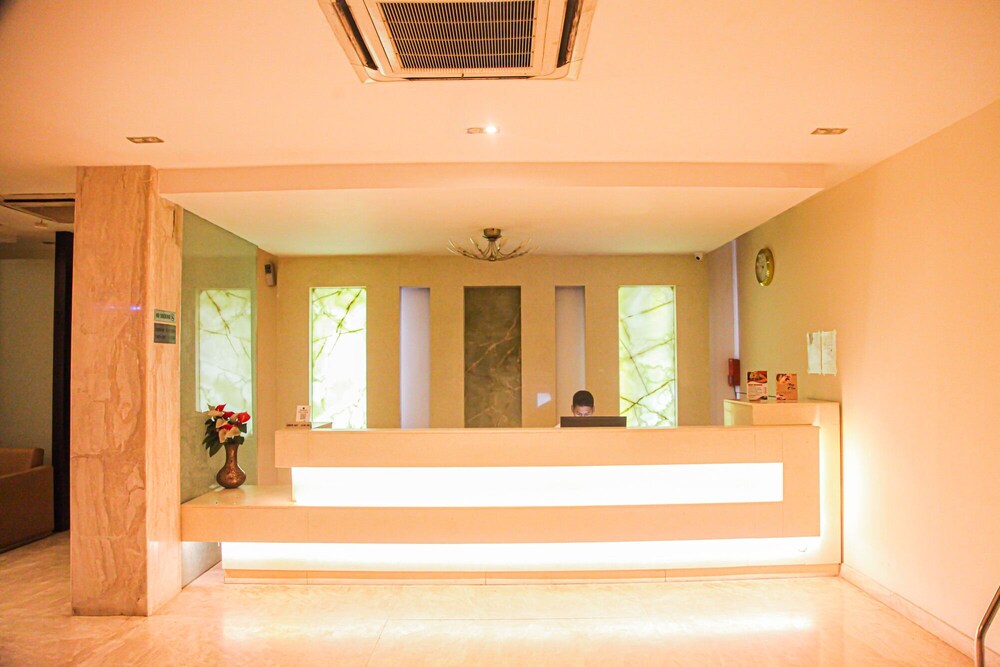 J HOTEL 5/40