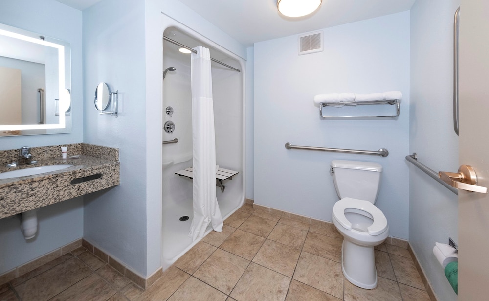 HomeTowne Studios by Red Roof Wilmington - New Castle 20/20