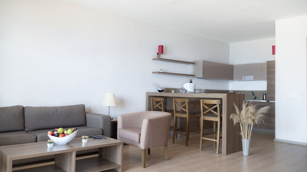 Ladies Beach Residence Hotel 48/68