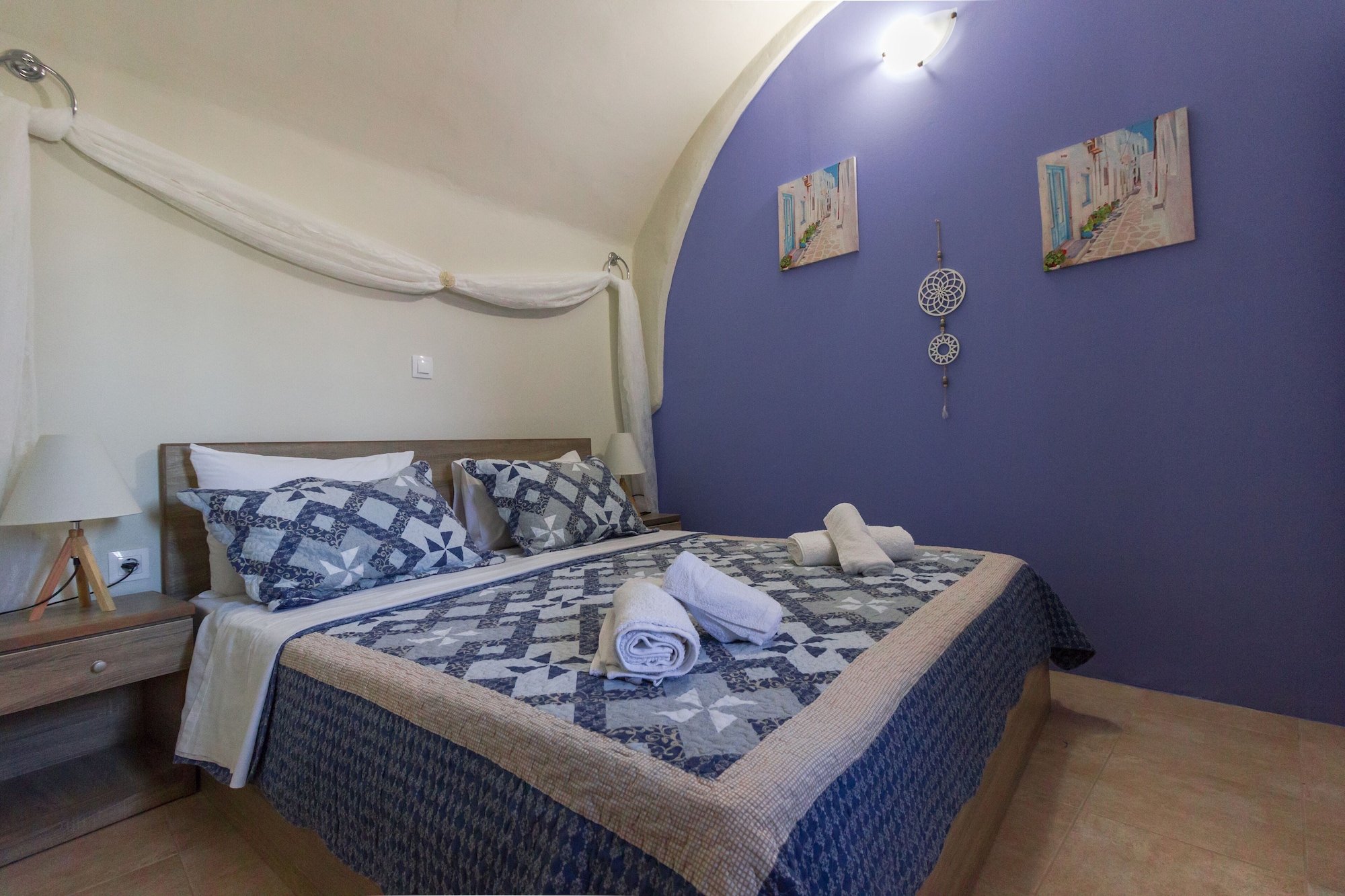 2 BEDROOMS, DOUBLE BED, CITY VIEW